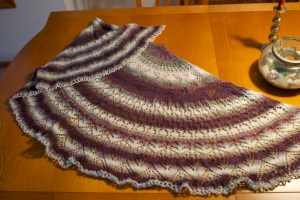 I didn't even finish trimming my cast on tail before this photo.... ¬.¬